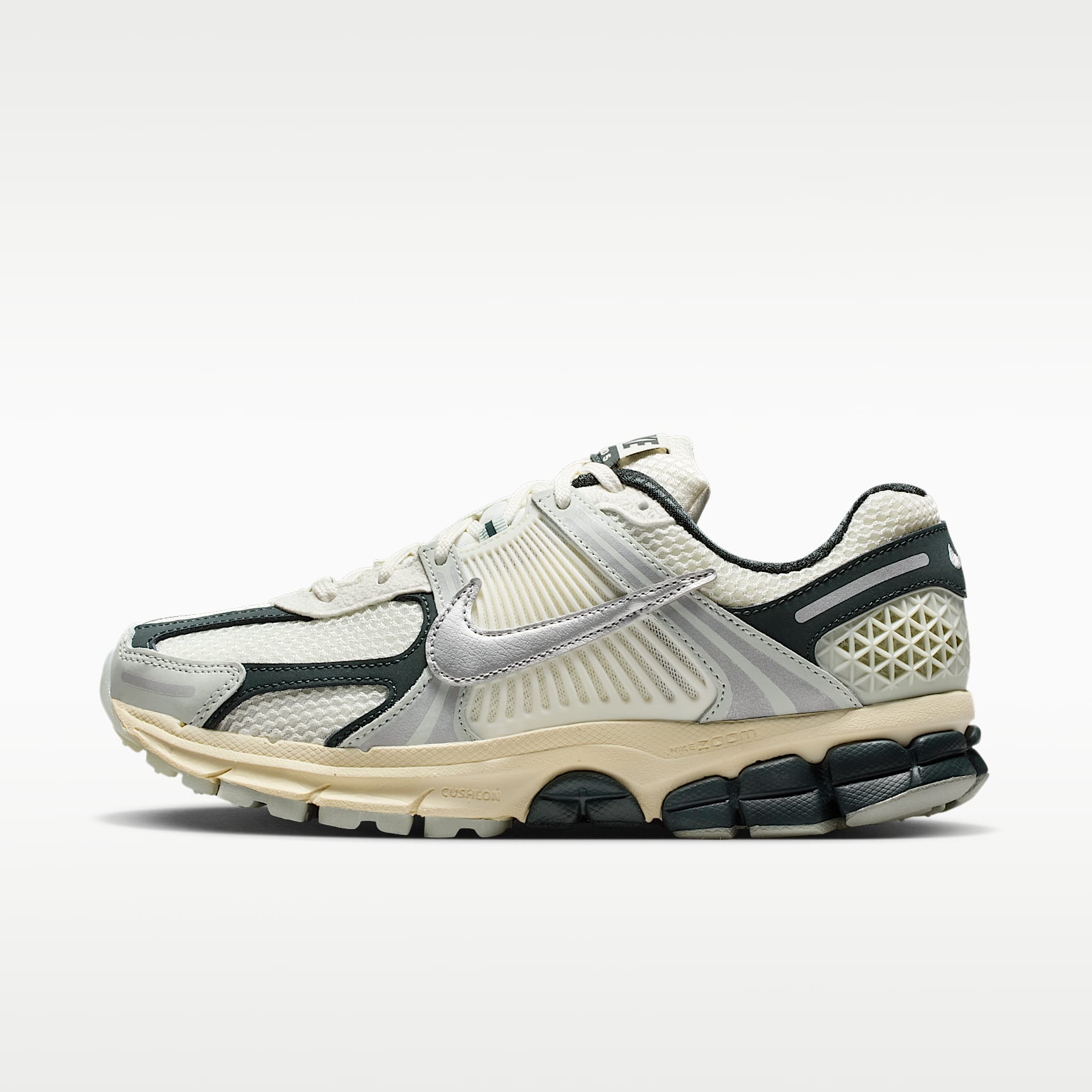 靴 Nike VOMERO 27cm Nike Zoom Vomero 5 Women's Shoes with Reflective Accents. Nike.com
